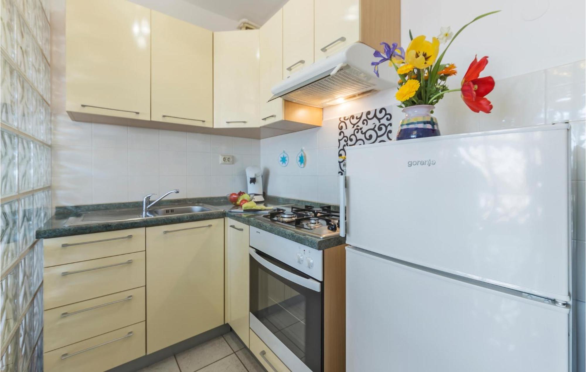 1 Bedroom Beautiful Apartment In Pula Exterior foto