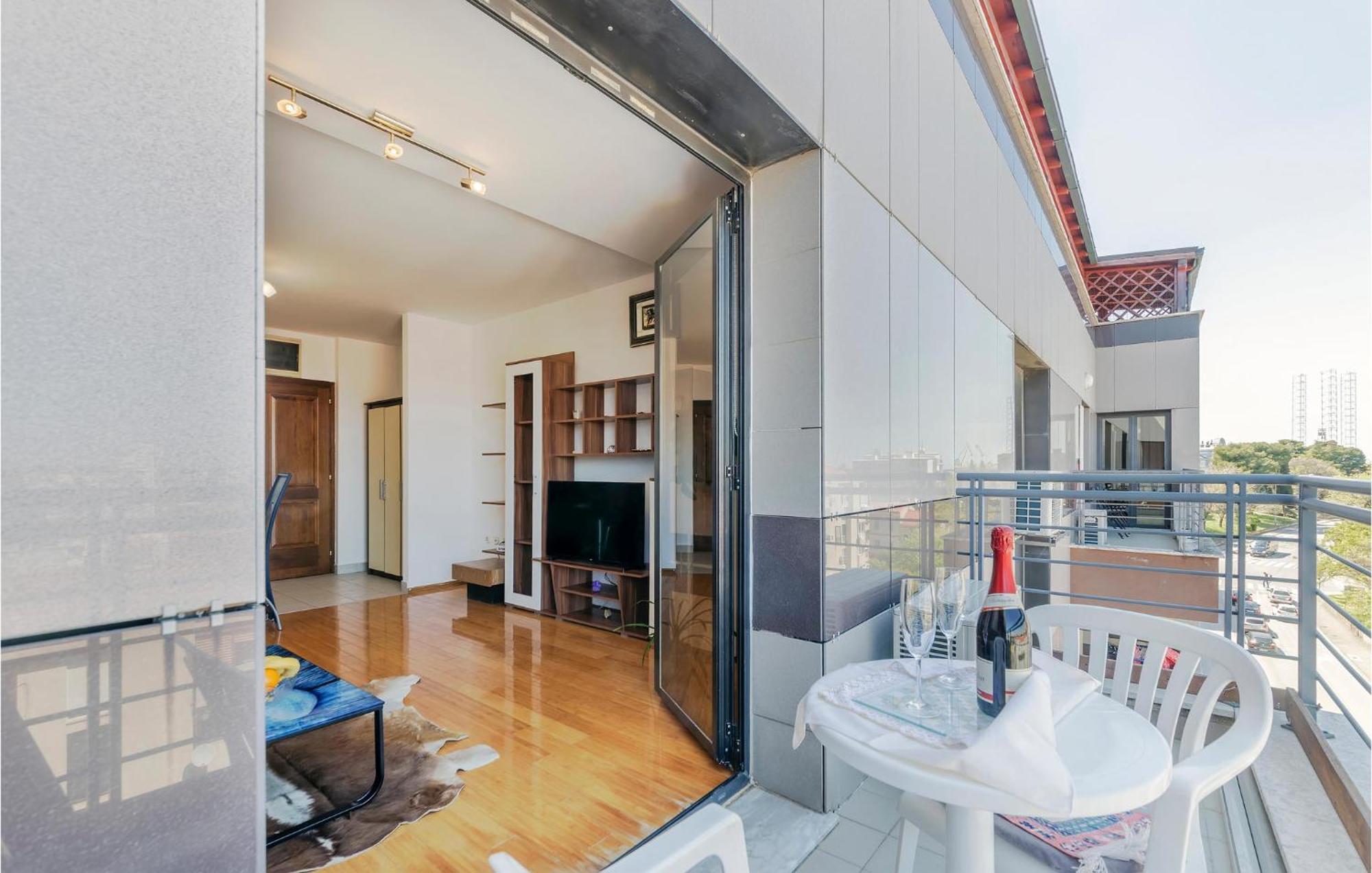 1 Bedroom Beautiful Apartment In Pula Exterior foto